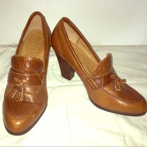 Heeled loafers